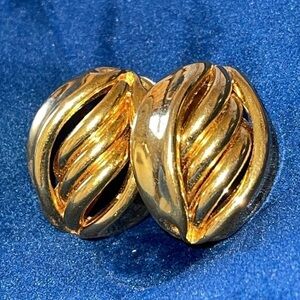 Vintage Napier Gold Crescent Shape Clip on Earrings
